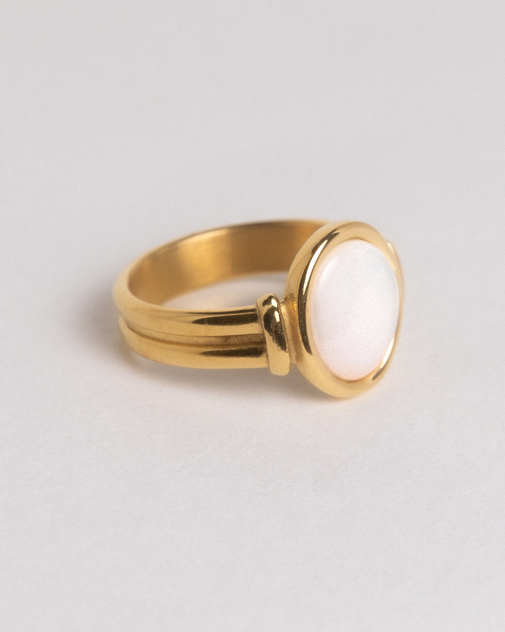 SIGNET KNOT RING
